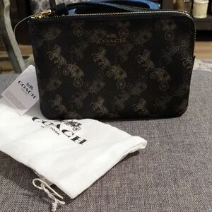 NWT Coach Corner Zip Wristlet W/Horse And Carriage Print